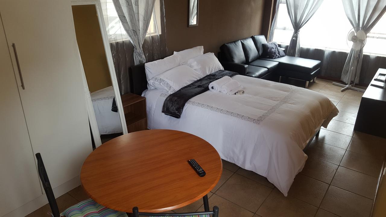 Let Us Accomodation Ист-Лондон Экстерьер фото