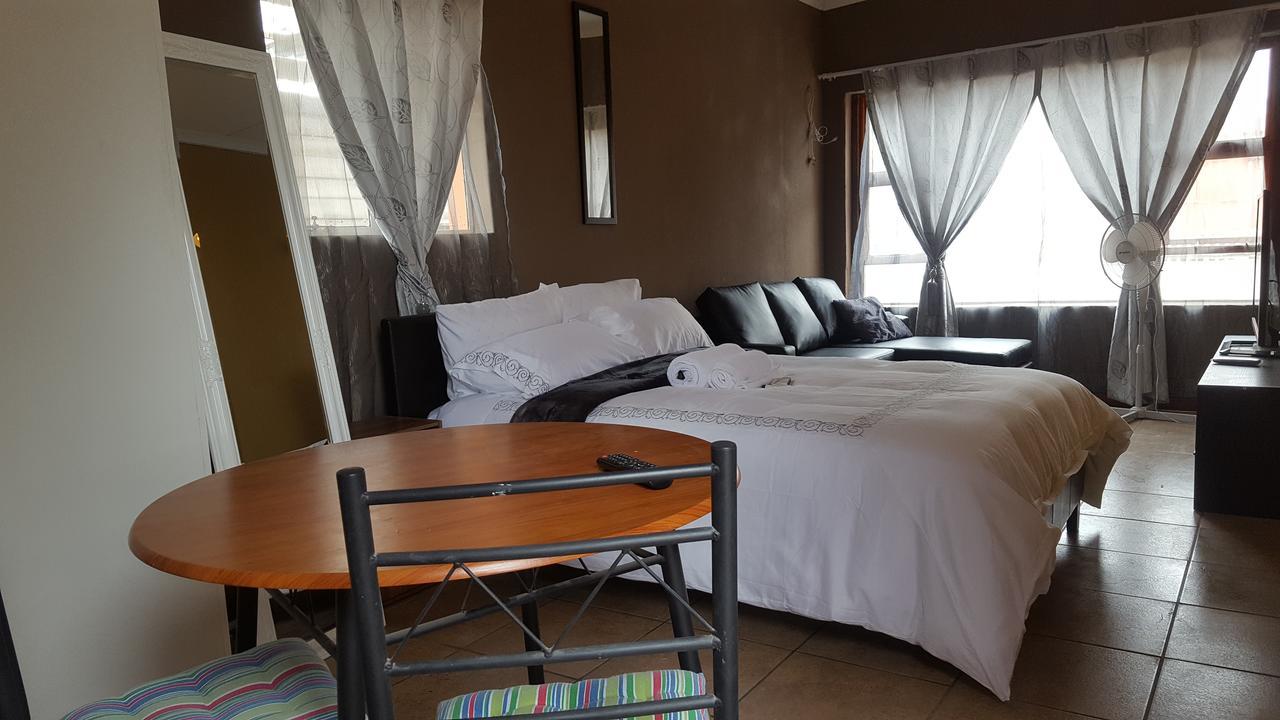 Let Us Accomodation Ист-Лондон Экстерьер фото
